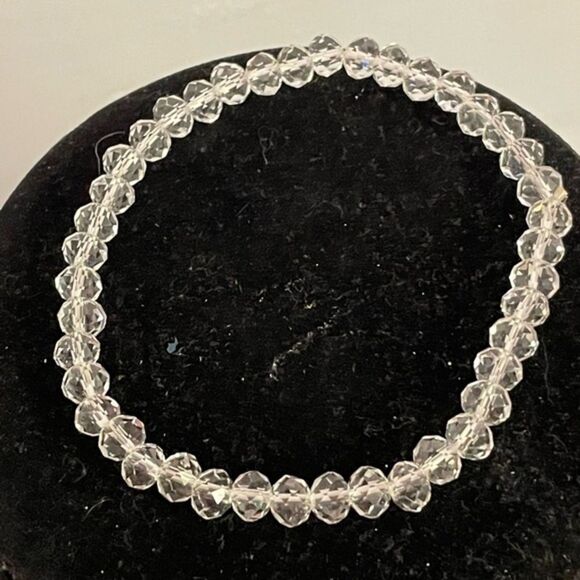 8” Vintage 1980s stackable stretch bracelet with 52 clear beads - Picture 2 of 5